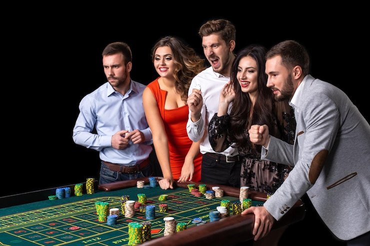Meja Bandar Poker dengan tampilan multi-kamera Meja Bandar Poker dengan multi-kamera live